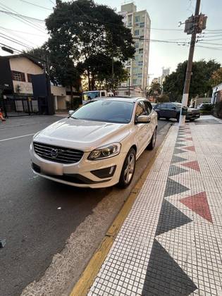 VOLVO XC60 2.0 T5 R DESIGN TURBO GASOLINA 4P AUTOMÁTICO VOLVO XC60 2.0 T5 R DESIGN TURBO GASOLINA 4P AUTOMÁTICO